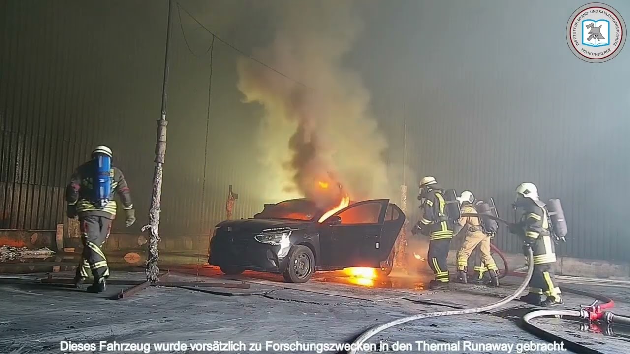 Löschen von Elektrofahrzeugen - Vorgehen bei Einsätzen mit E-Fahrzeugen