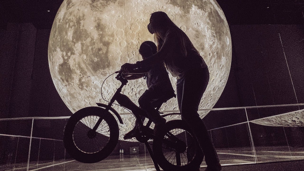 Visiting the Moon at Oli Oli Dubai