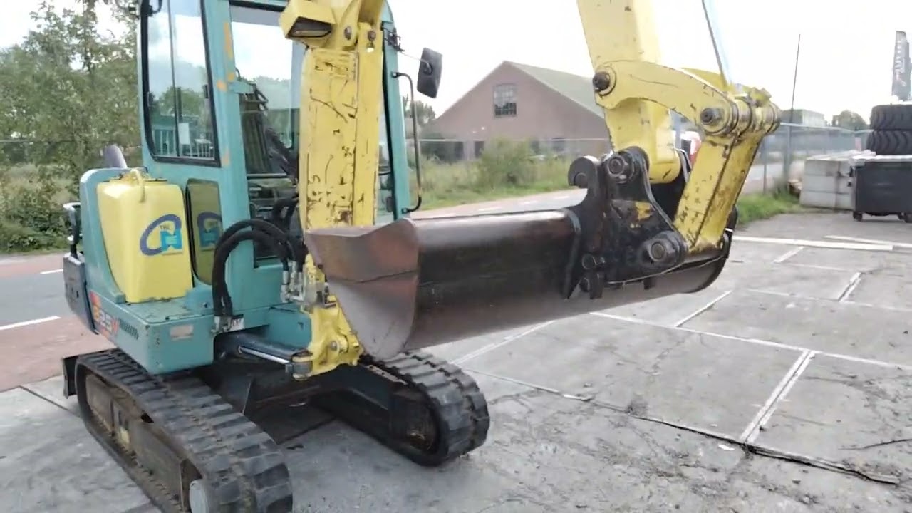 Yanmar B25V, bj 2004, 5 877 uur