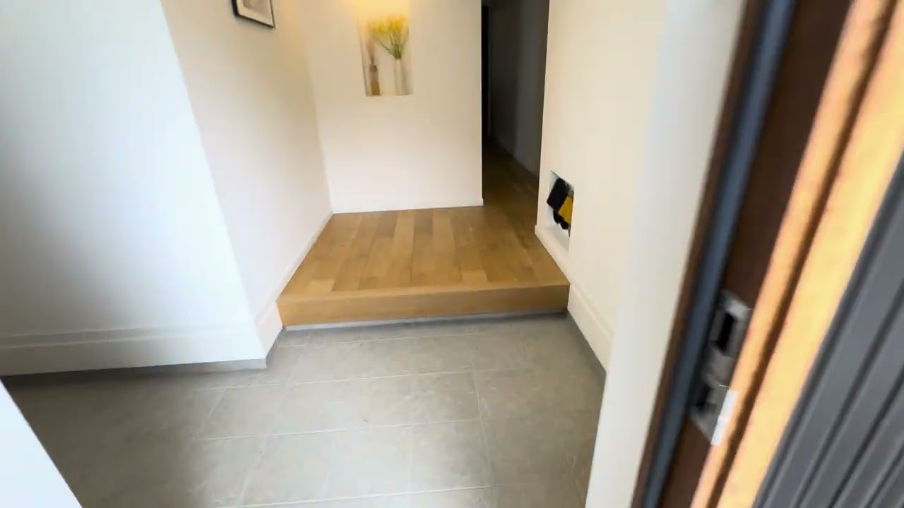 玄関の足元LED　間接照明 【Switchbot テープLEDライト】