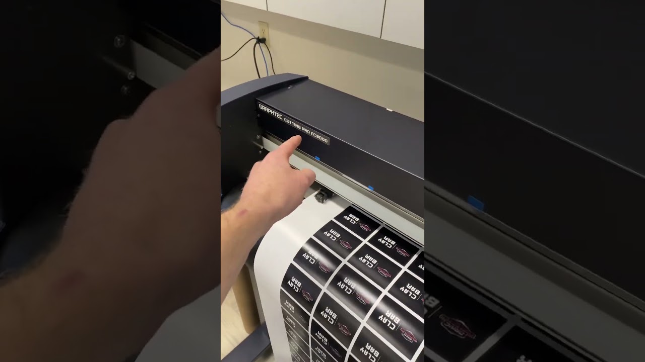 Резка наклеек/этикеток с помощью плоттера Graphtec FC9000#storts #stickers #makinglables