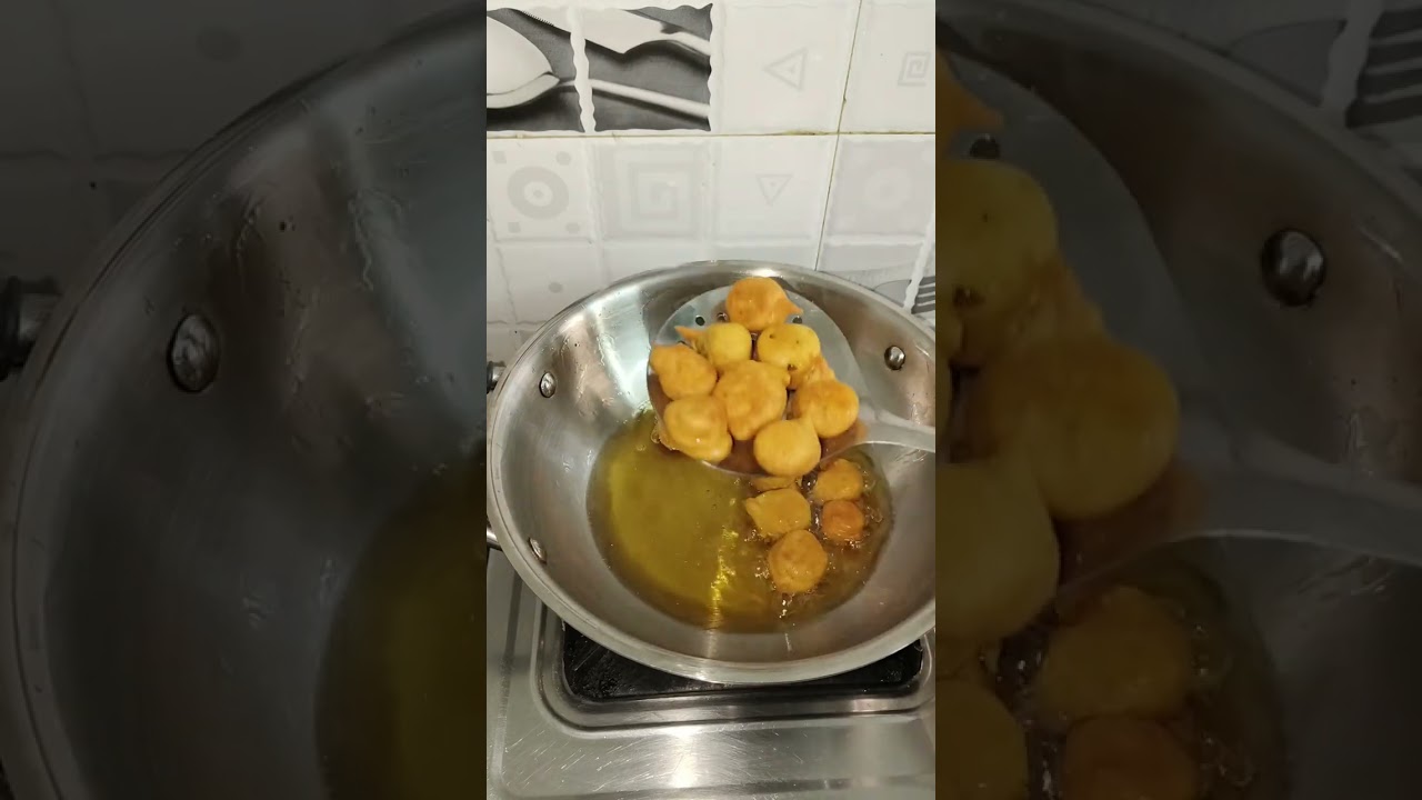 Bihar ke famous kadhi bari bilkul munh mein ghul jaane wali 🌶️😋🌶️