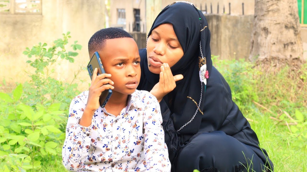 MAMA YAKE NA DOGO SELE  SELE NIPE MIMI HIO PESA