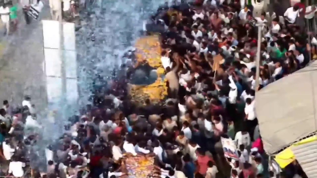 LIVE: YSRCP Chief YS Jagan Mohan Reddy Visits Jogi Ramesh Family in Ibrahimpatnam