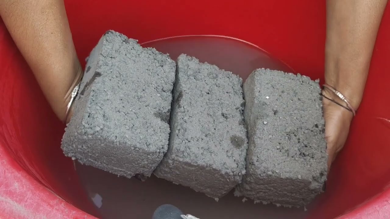 ASMR Black charcoal with white concrete crunchy crumble in water 💦