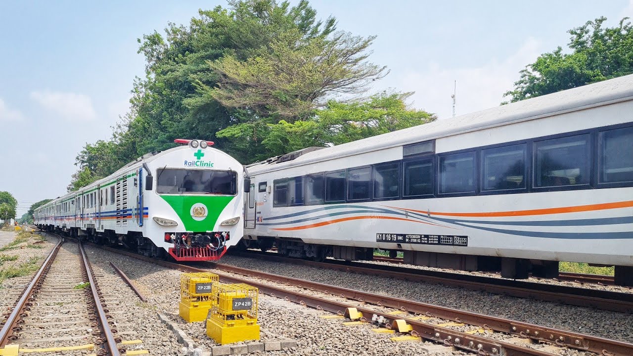 MUNCUL MENGEJUTKAN KERETA KLB MELINTAS LANGSUNG STASIUN KARAWANG DARI SOLO !