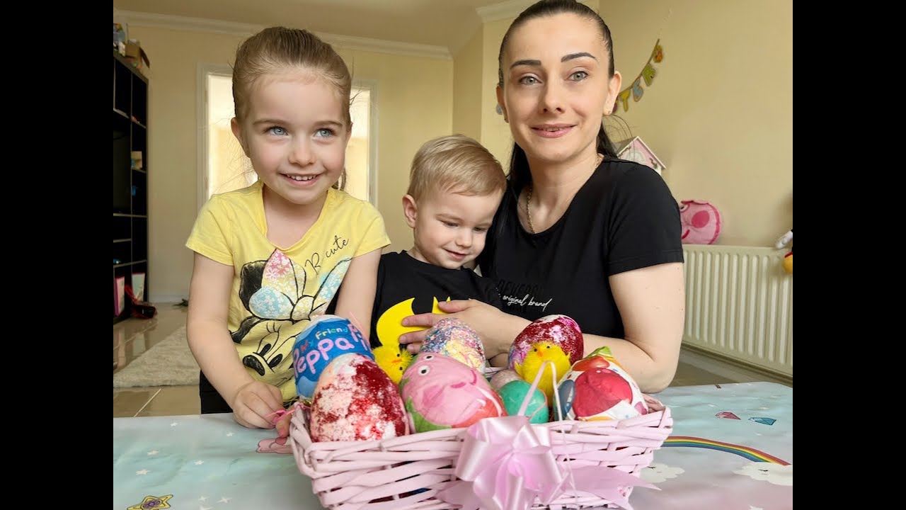 Easter Egg Challenge Creative Decorating Tips and Tricks DIY | Fun with kids | Zoe and Boti & Mommy