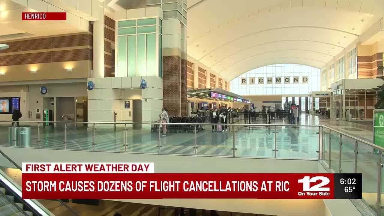 Из-за штормов на восточном побережье десятки рейсов в аэропорту Ричмонд-Сити были отменены или за...