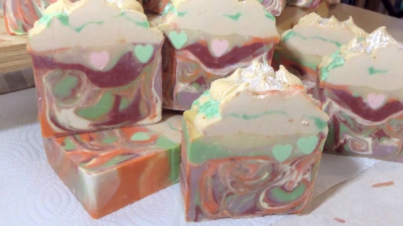 Making and Cutting Spiced Cranberry Soap - Doing the Clyde Slide