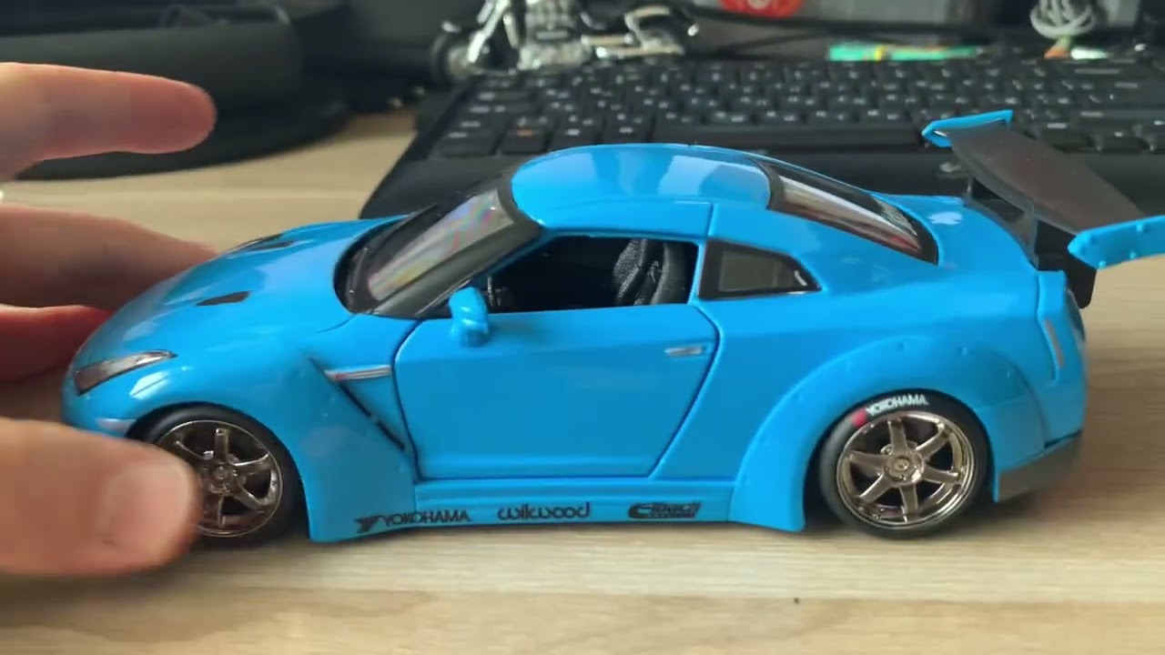 Обзор моделей Nissan GTR R35 в масштабе 1:24 от Bburago и Maisto
