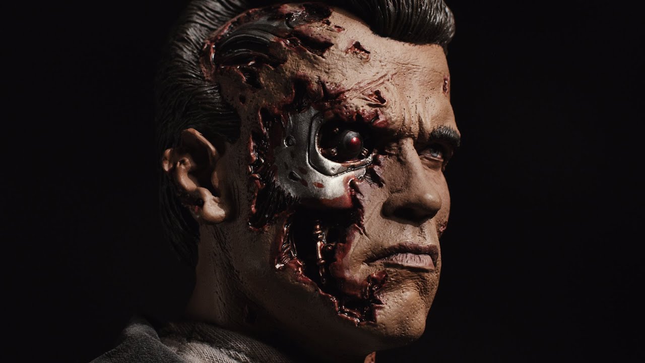 Terminator 2: T-800 Battle Damaged Premium Format Figure by Sideshow Collectibles