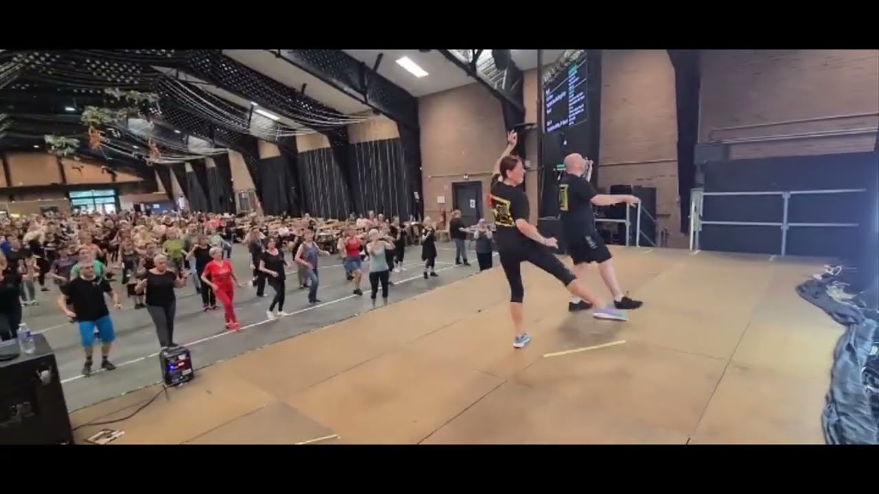 HUSH HUSH Line Dance de Maggie GALLAGHER & Gary O'REILLY & Shane MCKEEVER & Fred WHITEHOUSE 06-2025
