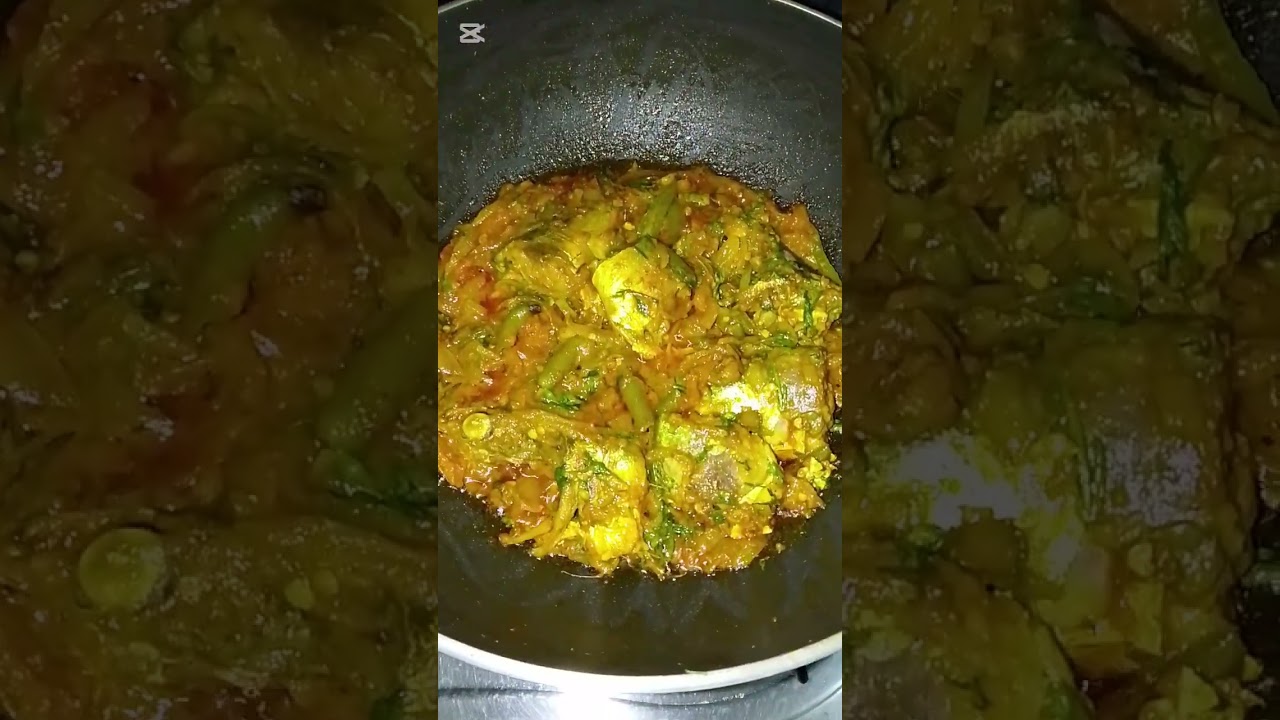 রাত দুপুরের খাবার দুই পদের মাছ আর সবজি।
