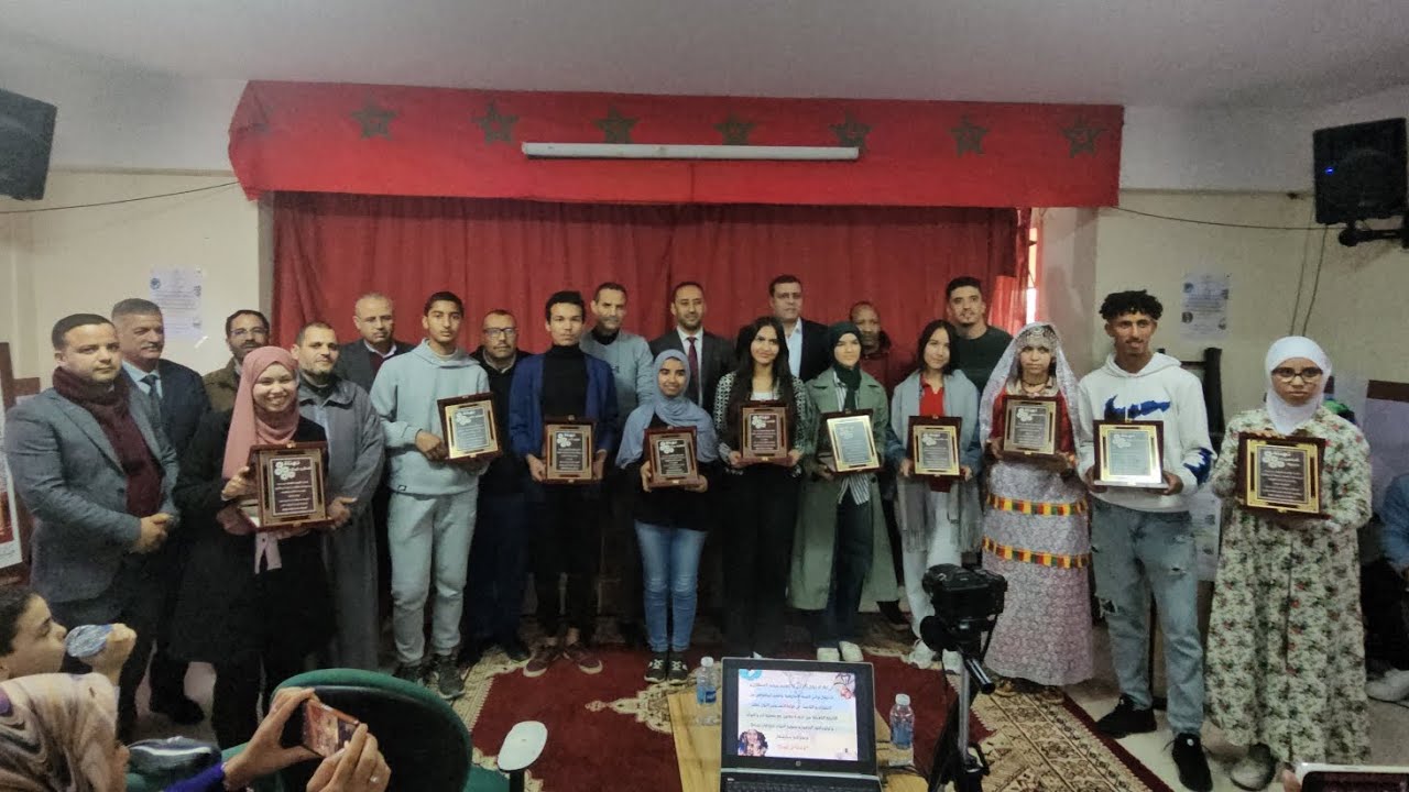ثانوية التأهيلية عين حرودة تُكرّم المتفوقين وتُحيي ذكرى تقديم وثيقة الاستقلال والسنة الأمازيغية