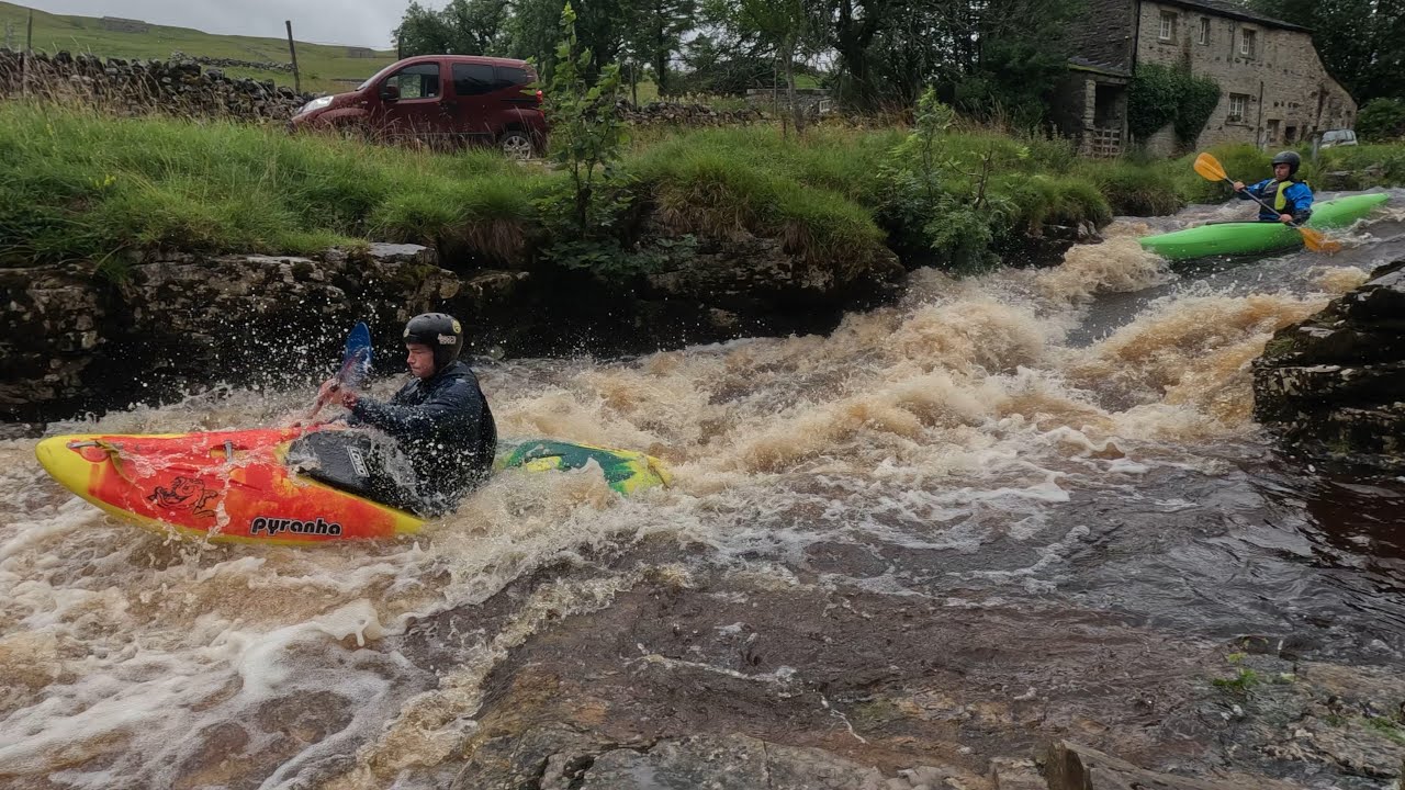 Kayaking river wharfe at yockenthwate 0.8