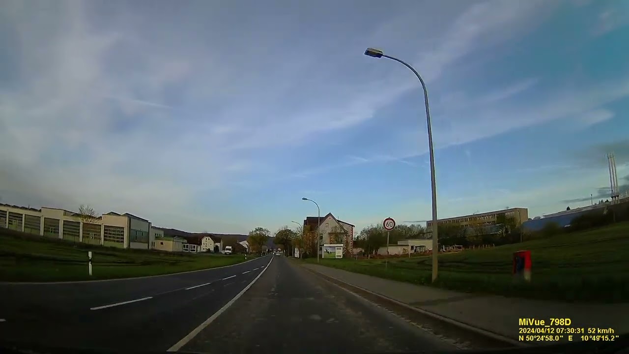 D: Schackendorf. Gemeinde Veilsdorf. Landkreis Hildburghausen. Ortsdurchfahrt. April 2024