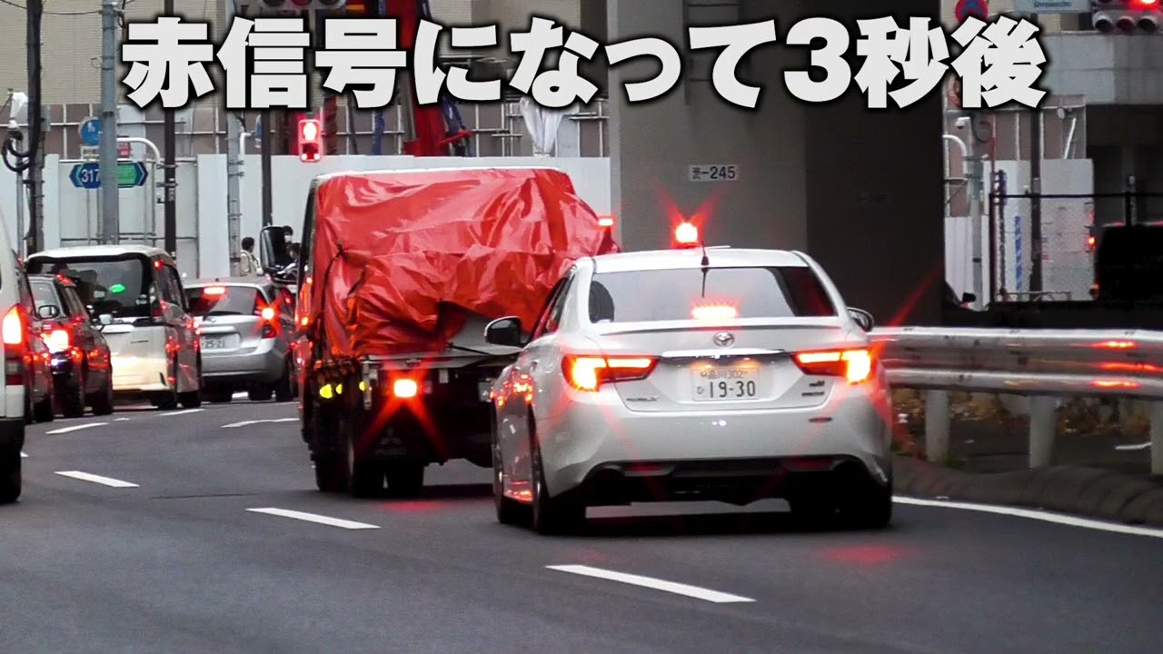 免許証取り上げレベルでアタマのイカれてるドライバーの違反！！マジ？信号無視！歩行者妨害！白バイが血相を変えて猛追する一部始終！！