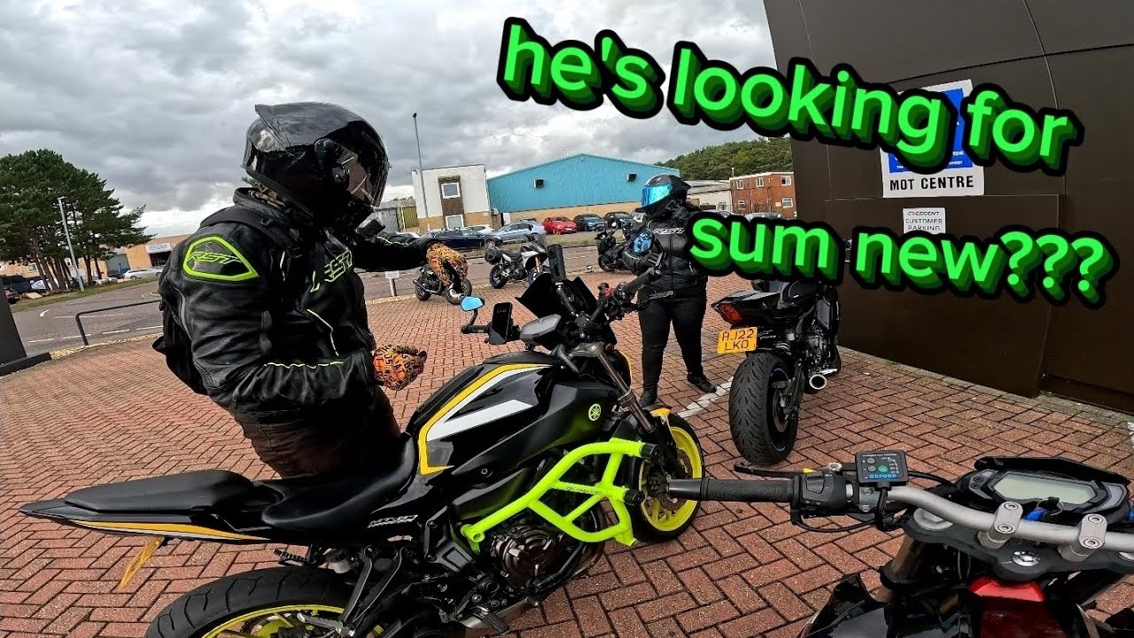 What bike could he possibly want now??? - calm ride to verwood cresent with @TooseOnTwo & @AngryVee 
