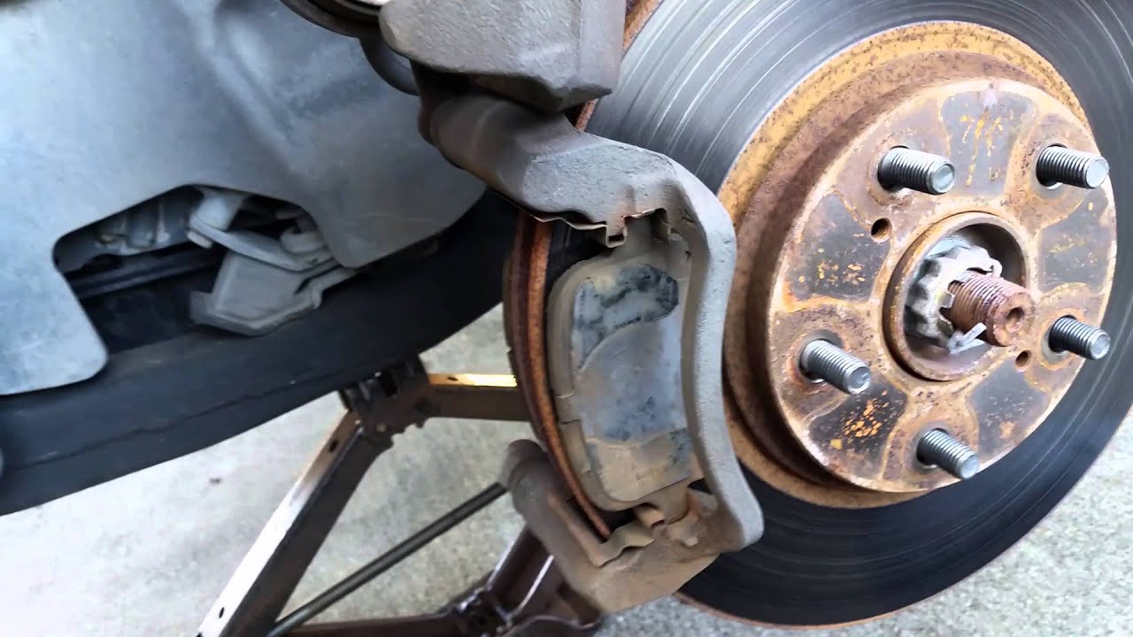 Lexus RX300 Front Brakes Pads Replacement