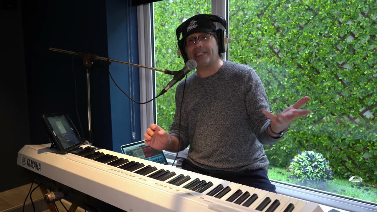 How to play Suspicious Minds on the piano