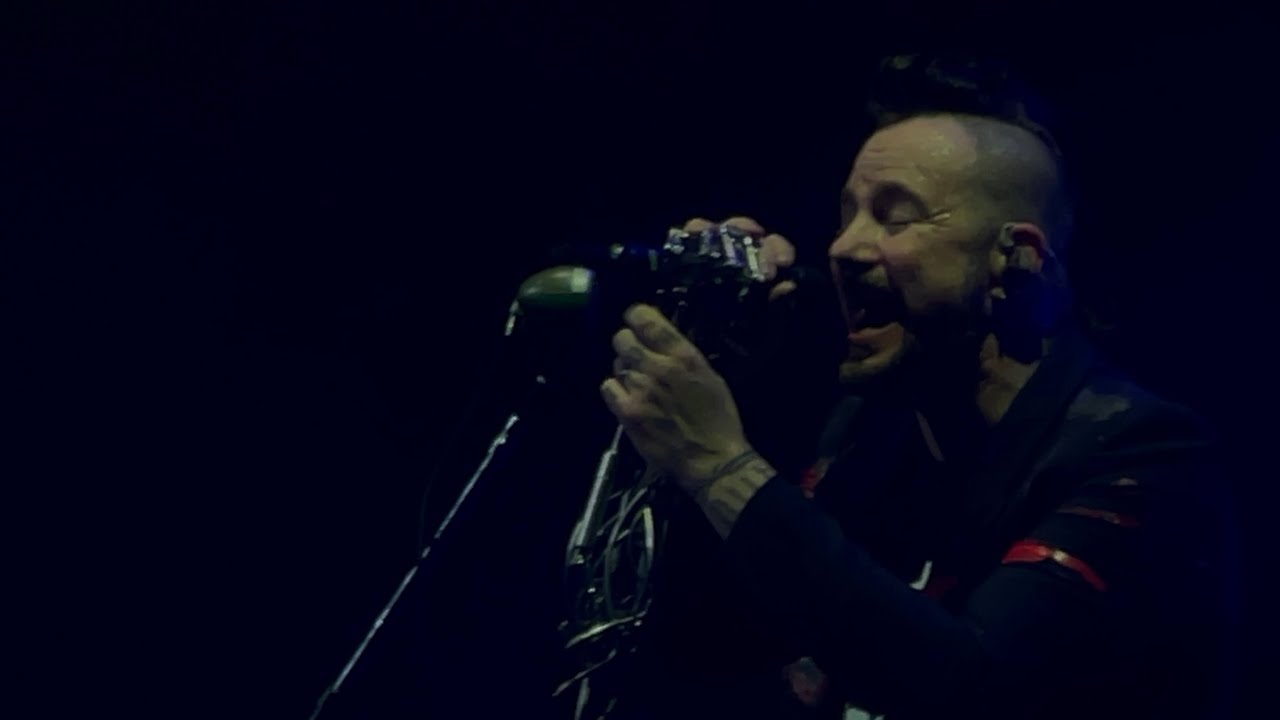 Three Days Grace - I Hate Everything About You (Live At O2 Brixton Academy)