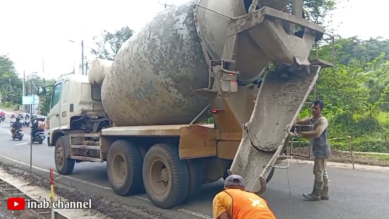 Pengecoran Pelebaran Jalan Provinsi Dangdeur Subang Di Era KDM