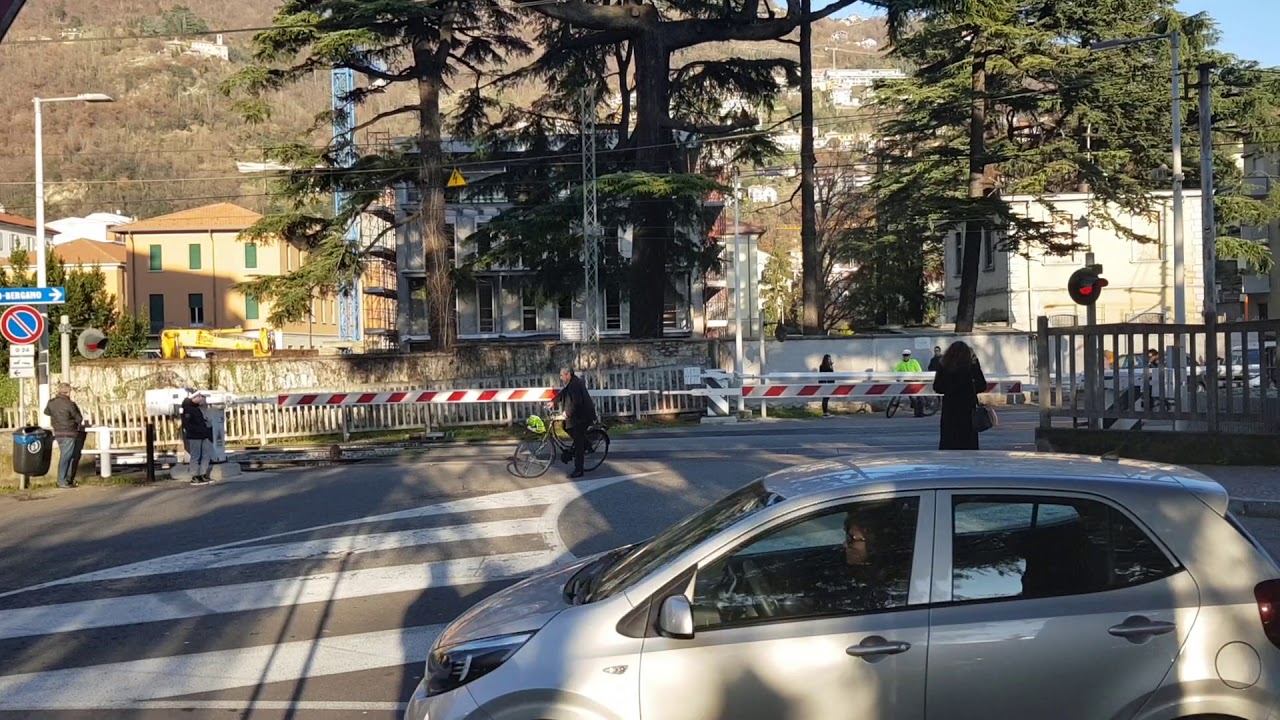Passaggio a Livello della Stazione di Como Borghi Km. 45+012 - Linea FNM Como-Saronno (Incompleto)