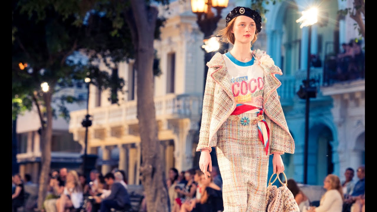 Chanel | Cruise 2017 Full Fashion Show | Exclusive