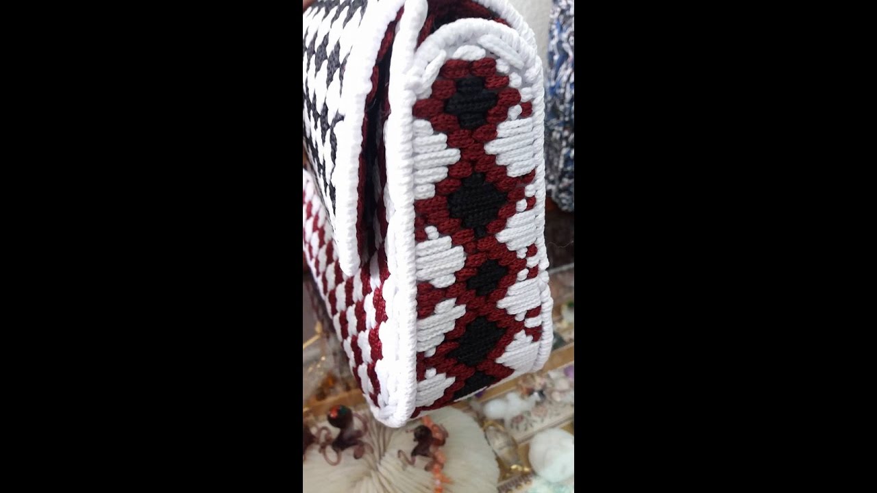 Pochette su canovaccio 3