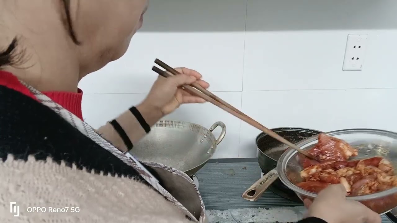 Vào Bếp Nấu Món Sách Bò Sào Thập Cẩm Thịt Áp Chảo Vàng Giòn Thơm, Cùng Chinh Vũ Chinh Vũ Vlogs.
