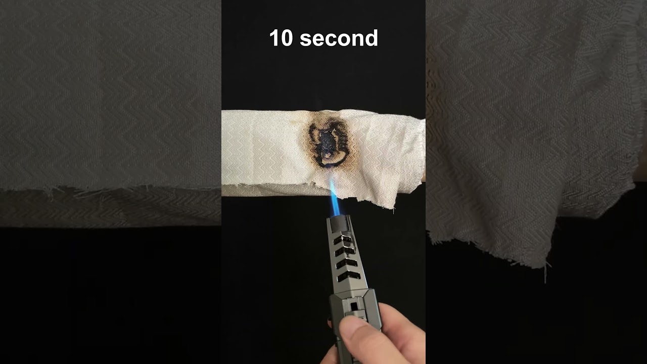 Ignifuge vs. tissu normal : la diff&eacute;rence en 1 secondes.