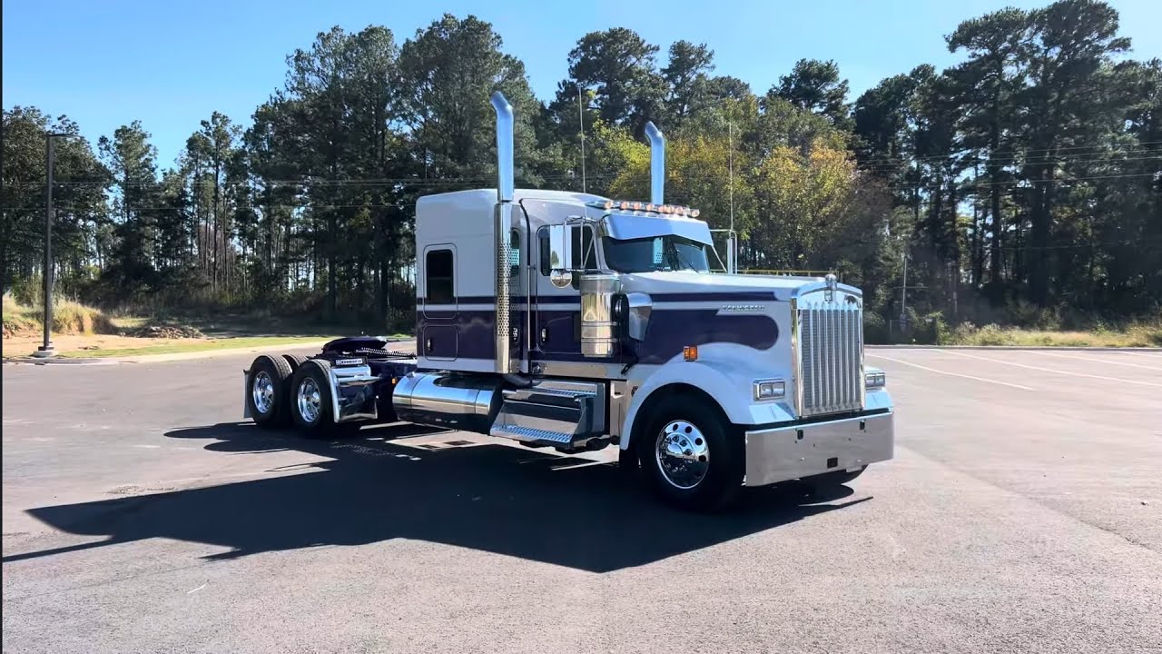 2026 Kenworth W900L Cummins Performance Series - USA