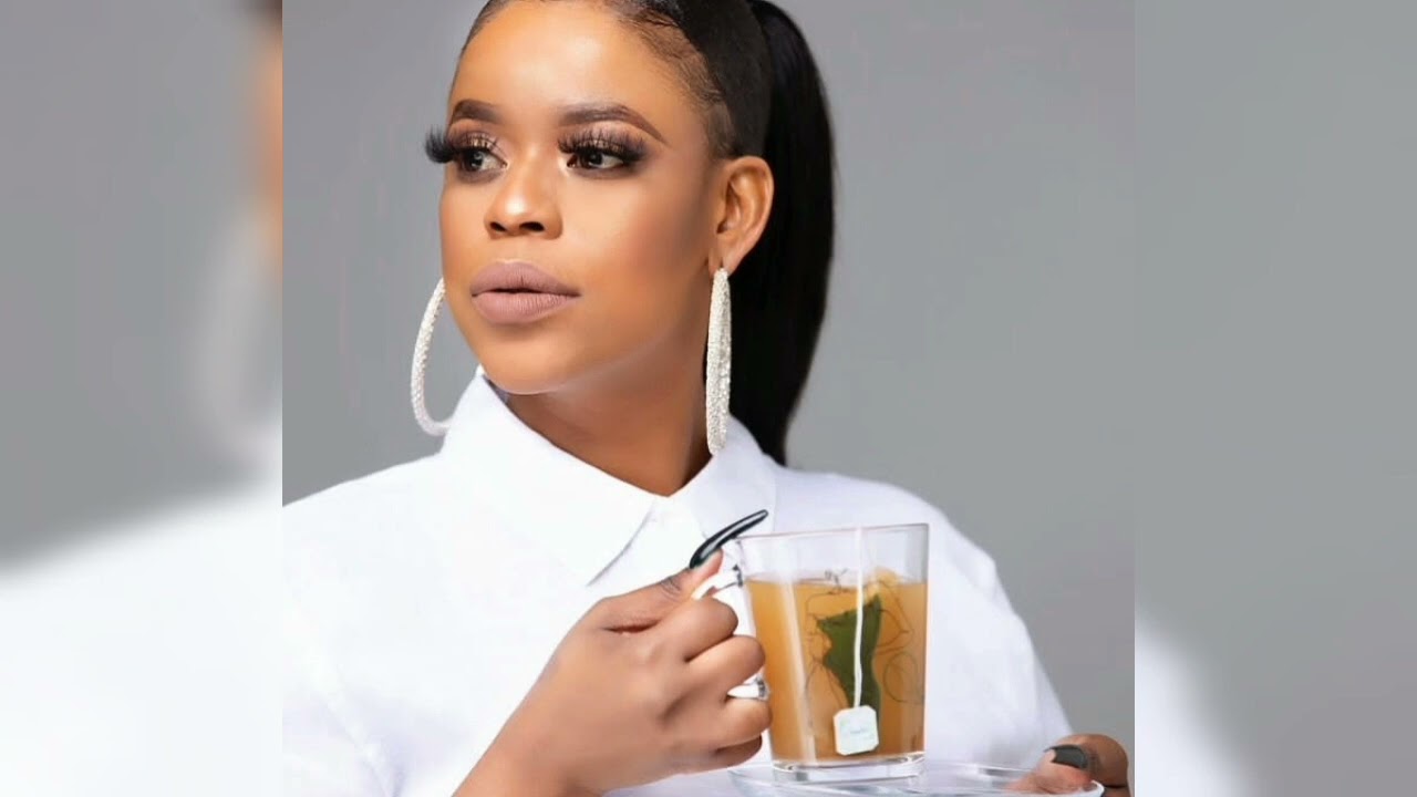 dineo moloisane is doing to much to impress her followers nah it's too much 😩🤞