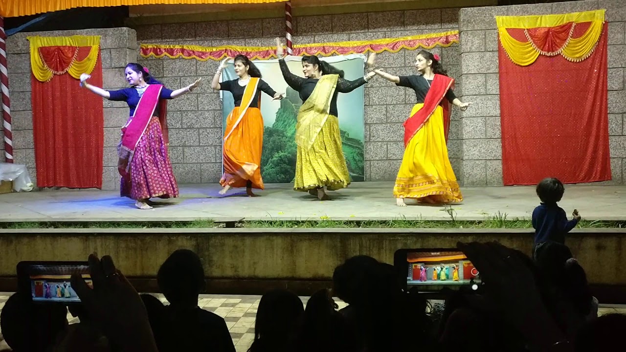 Old Songs Bollywood Medley l Retro Dance Mashup l Lata Mangeshkar Tribute Dance.