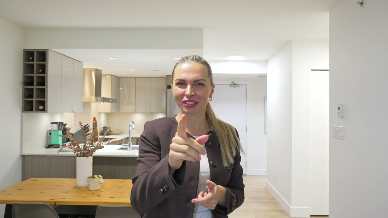 Welcome to EPIC at West! Bright 1 bed/solarium/den.Smart choice for professionals or investors alike