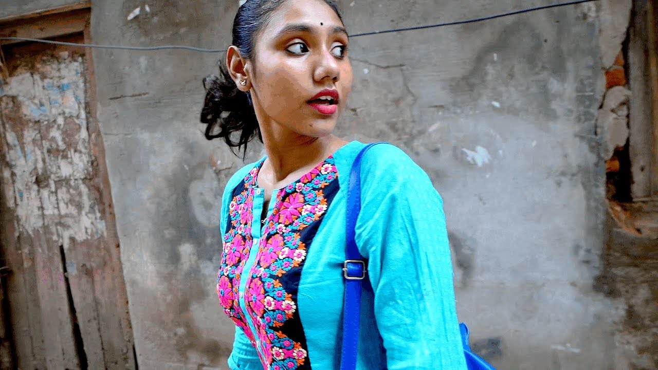 Teenager Girl Roams 