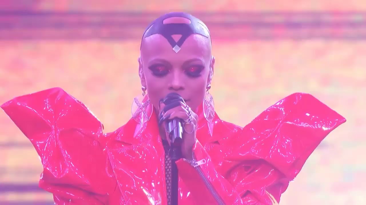 Sharaya J. Performs 