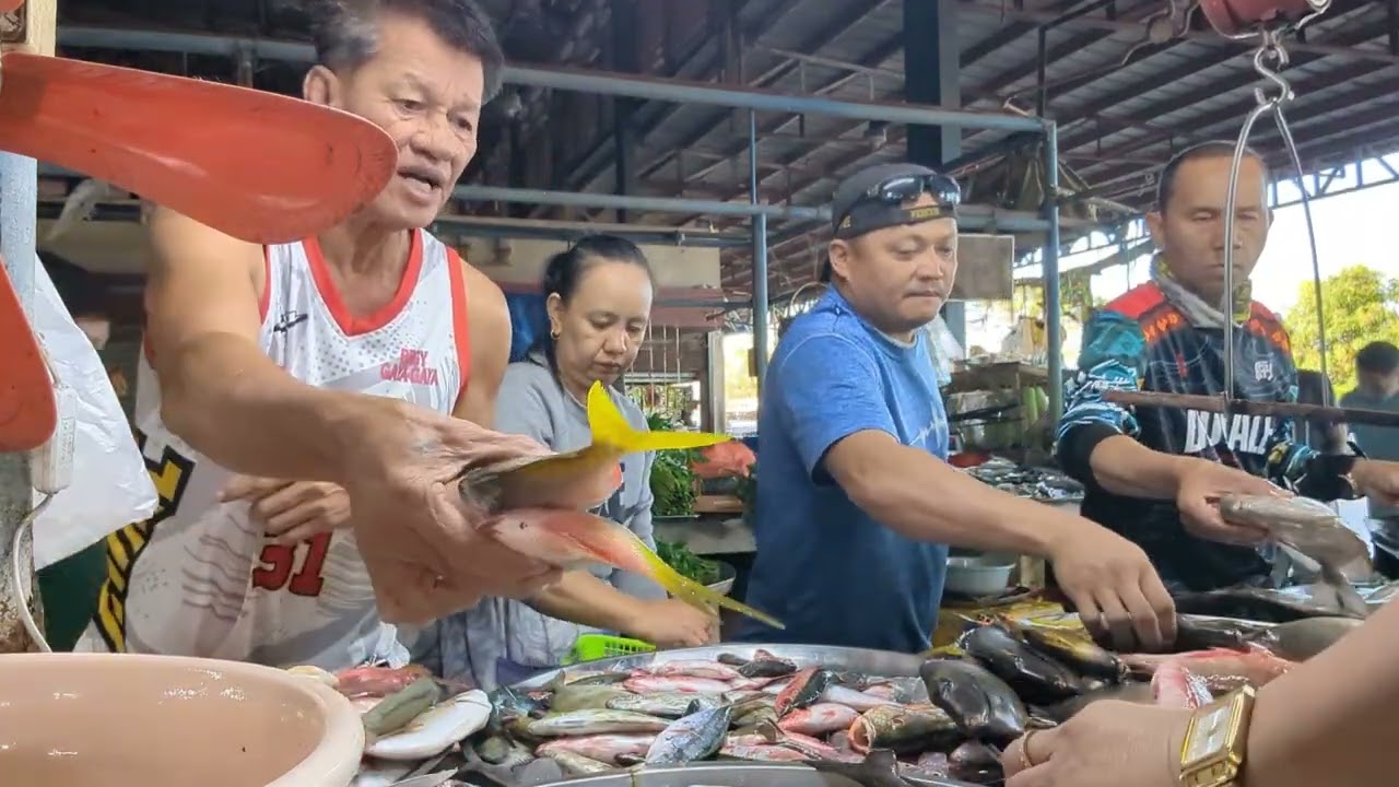 Mga sariwang isda matatagpuan lang sa Babie Fish Section New Public Market Iba Zambales 