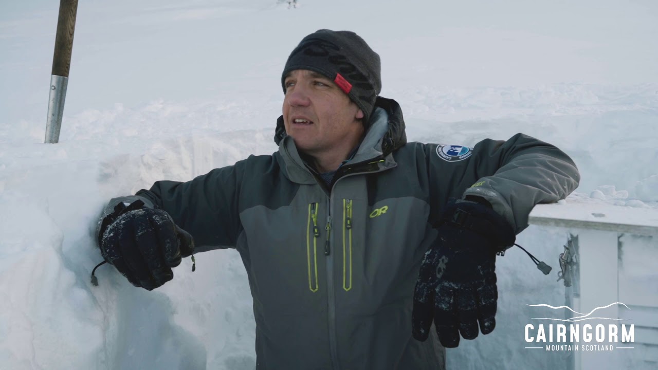 Inside Cairngorm | Digging Out the Weather Box