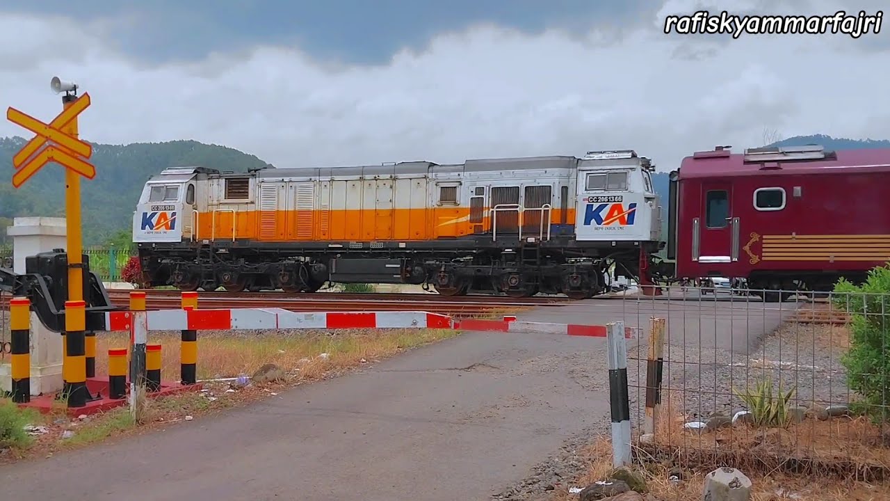Palang Pintu Kereta Api | Railway Crossing In Indonesia | Januari2026 | Ka Manahan