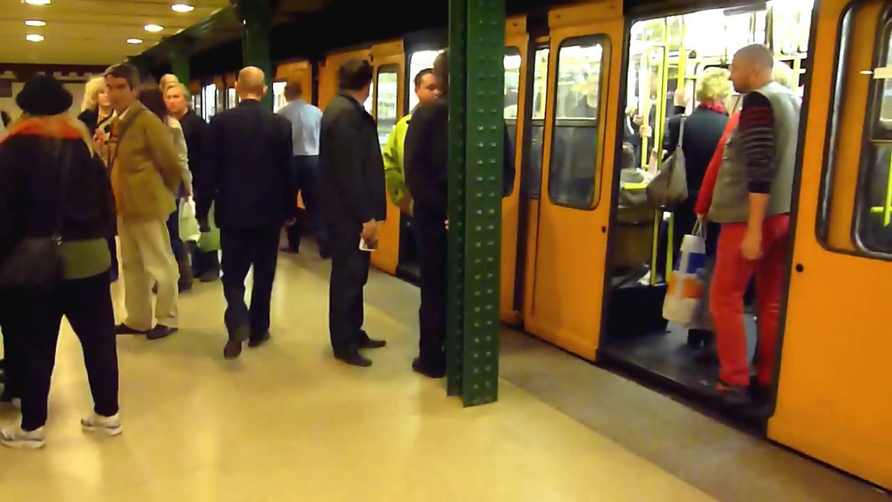[HD] BKV M1-es metró Oktogon végállomásig 2013.10.31 16:21:04