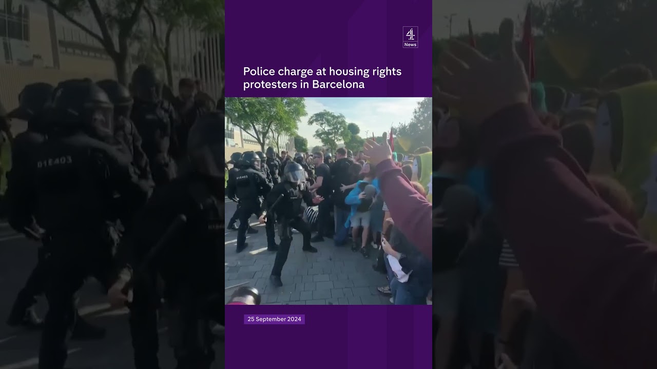 Police charge at Barcelona protesters