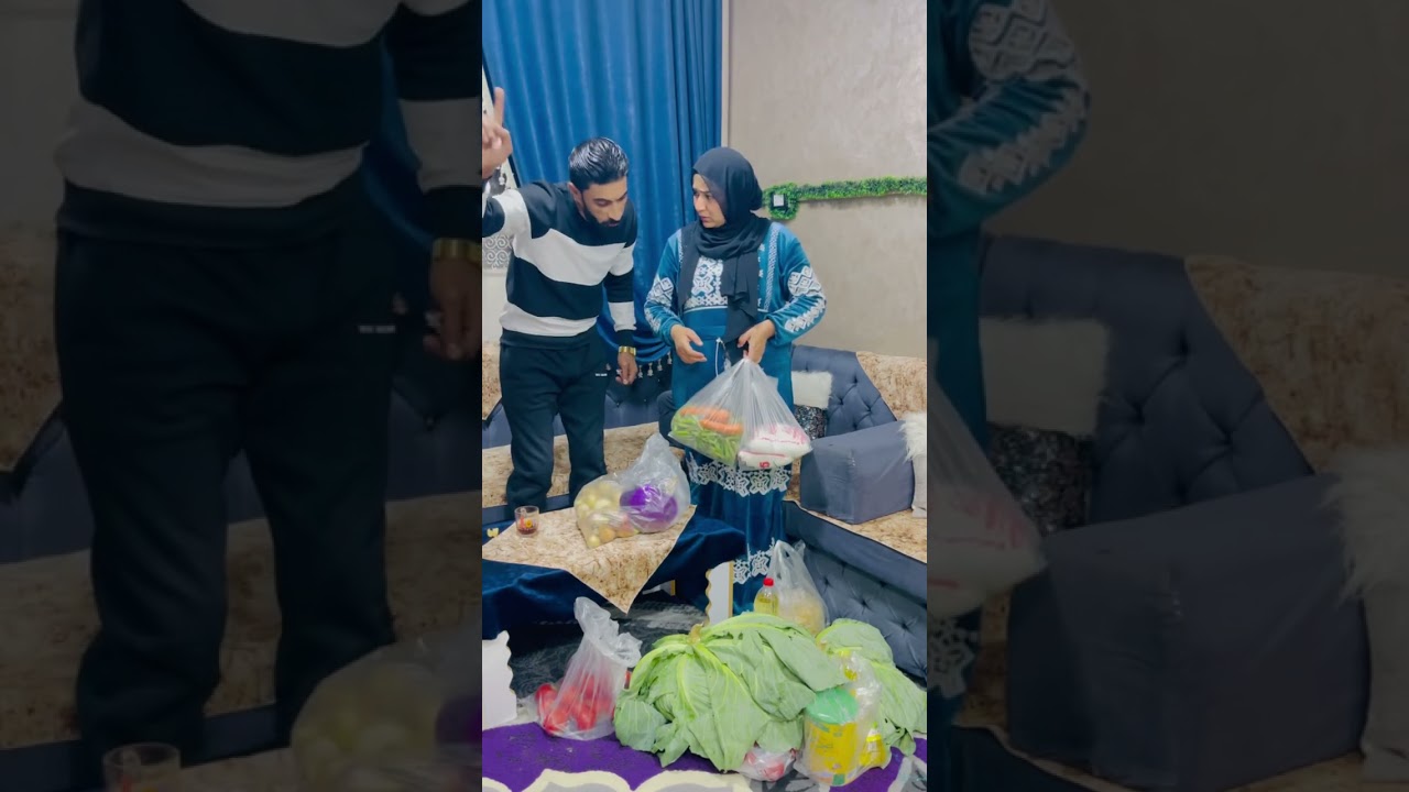 مراتي بصت ف الحاجة اللي جايبها ل امي اول يوم رمضان لكن رد فعل امي لا يصدق
