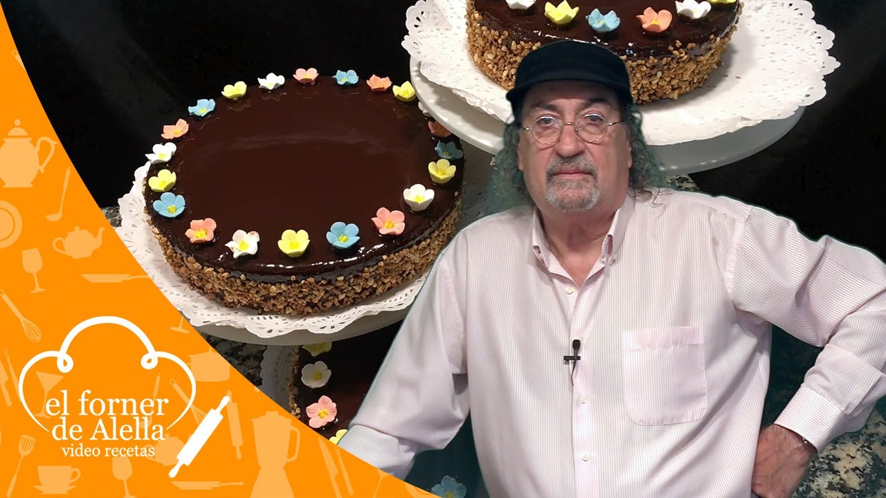 Tarta de tres pisos de chocolate