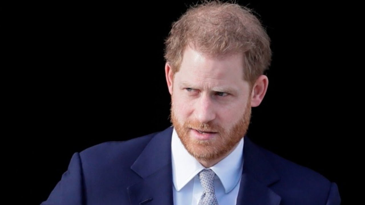Принца Гарри раскритиковали за то, что он не разорвал контакт с журналистом Daily Mail, хотя ране...