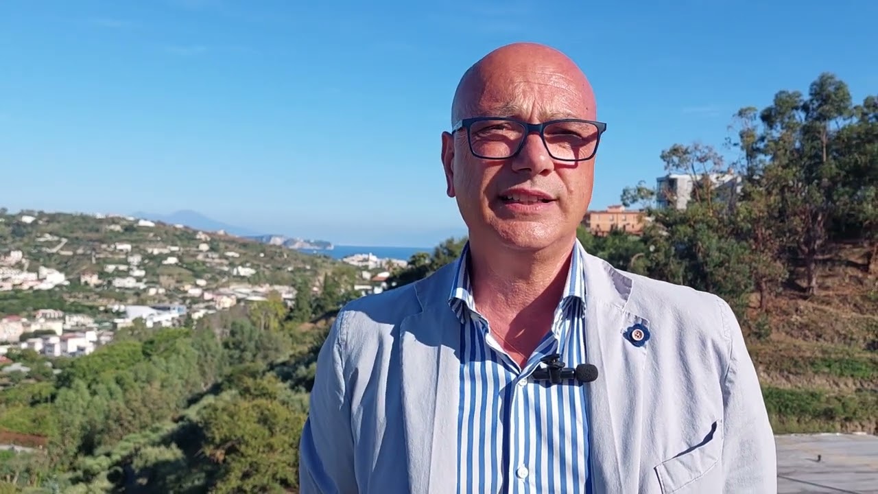 MONTE DI PROCIDA  L 'AVVOCATO COSTIGLILA. I MONTESI NON MERITAVANO QUELLO CHE E' SUCCESSO.VIDEO