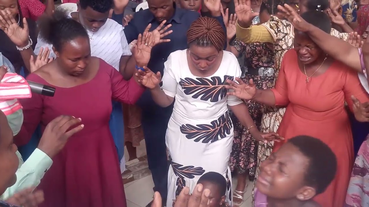 MAOMBI MAALUMU YA KUPINGA MAGONJWA MBALIMBALI YAKIONGOZWA NA MCH BENSON MINJA.