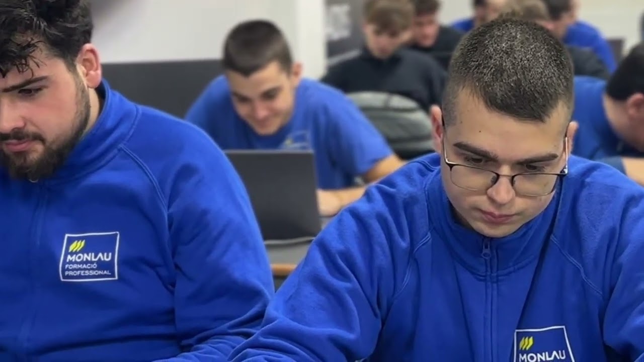 Estudiar Grado Superior de Automoción Semipresencial en Monlau.