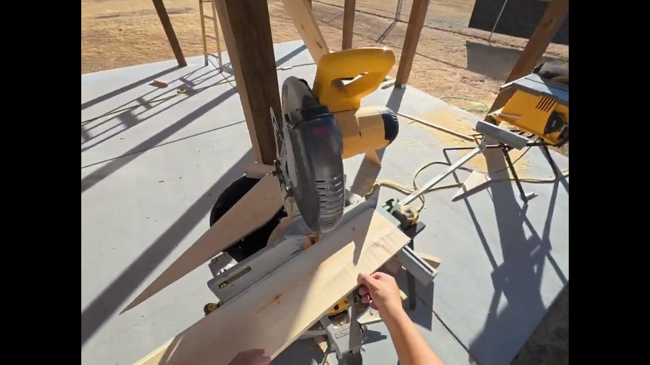 Acabando la madera del gable ✔️