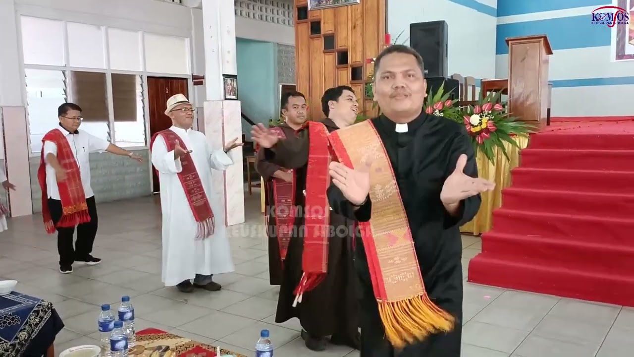 BAPA USKUP MGR FRANSISKUS SINAGA MANORTOR BERSAMA ORANG MUDA DI PRA-IYD